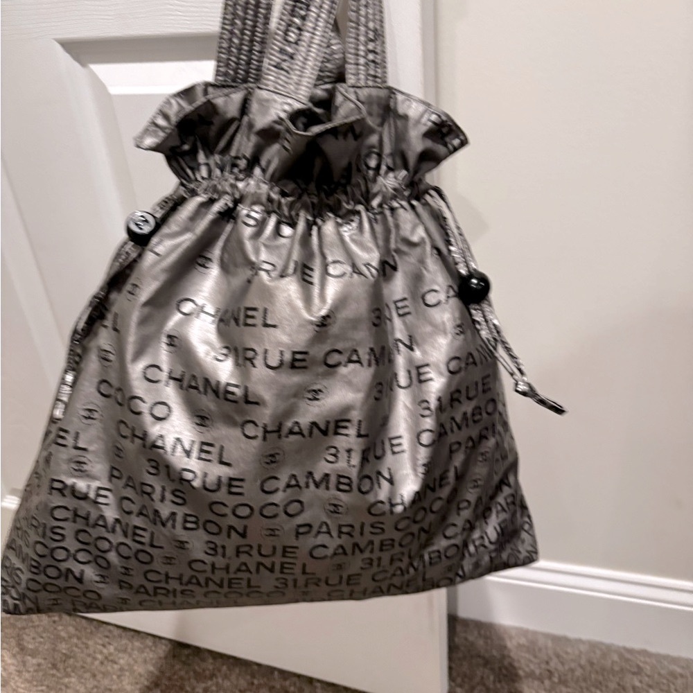 Price DROP‼️🔥Chanel Vintage Silver Drawstring Bag